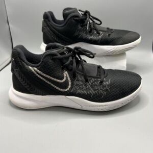 Kyrie flytrap black basketball running shoes men’s Size 9.5